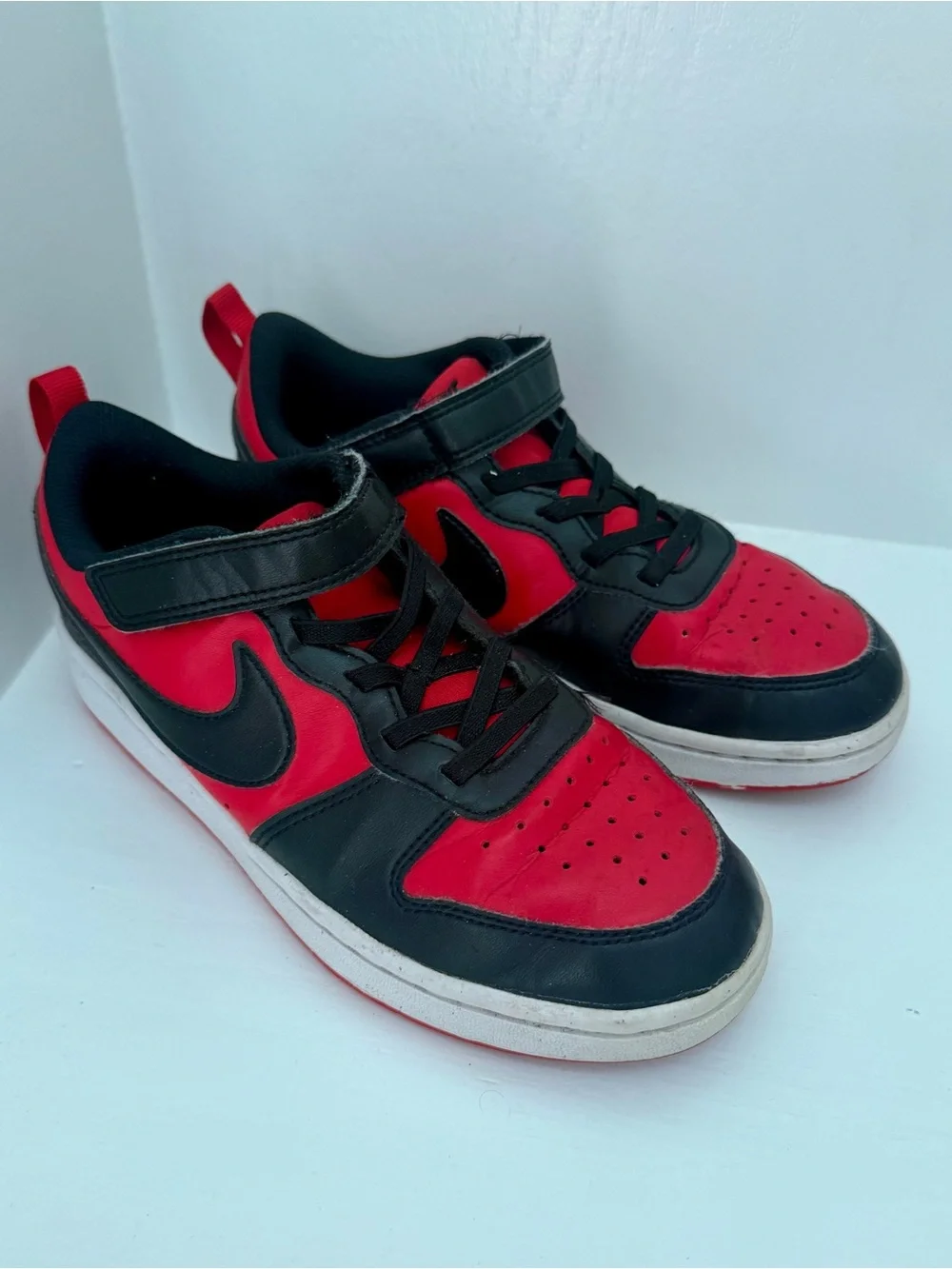 Nike Kids Court Borough Low-Top Sneakers with Strap 3.5y
